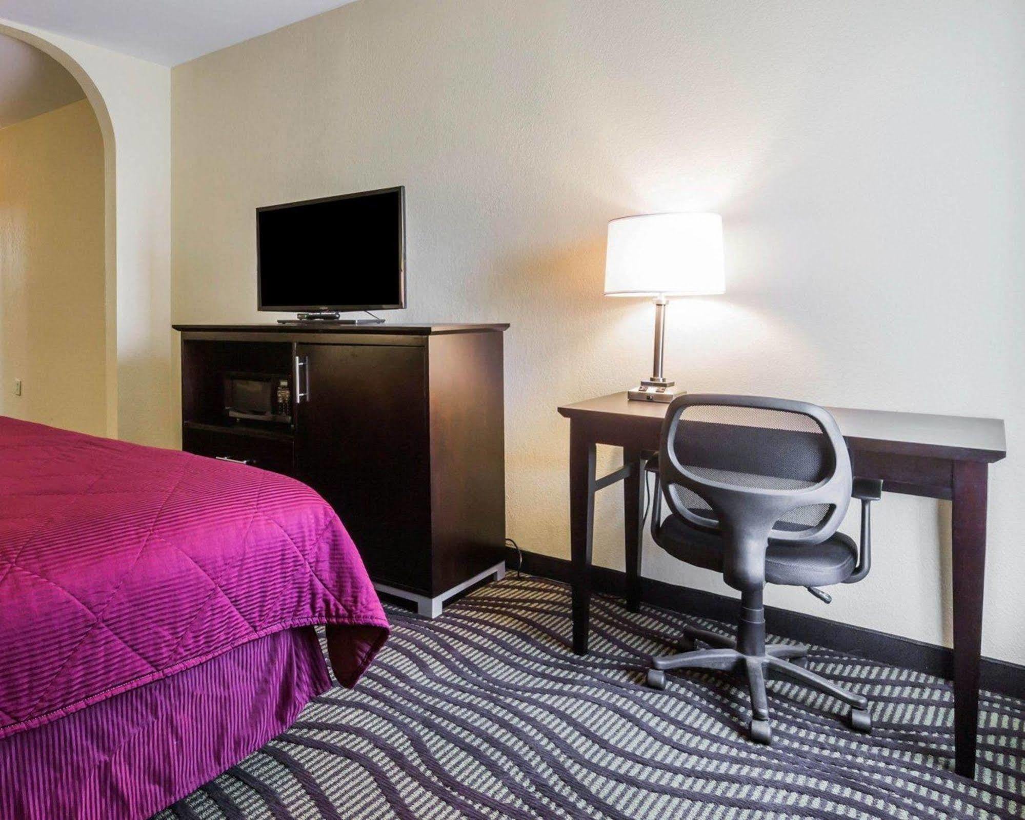 Quality Inn & Suites North Монтгомери Экстерьер фото