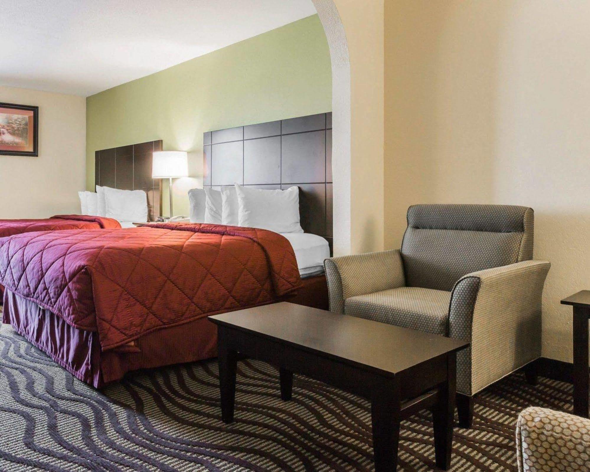 Quality Inn & Suites North Монтгомери Экстерьер фото