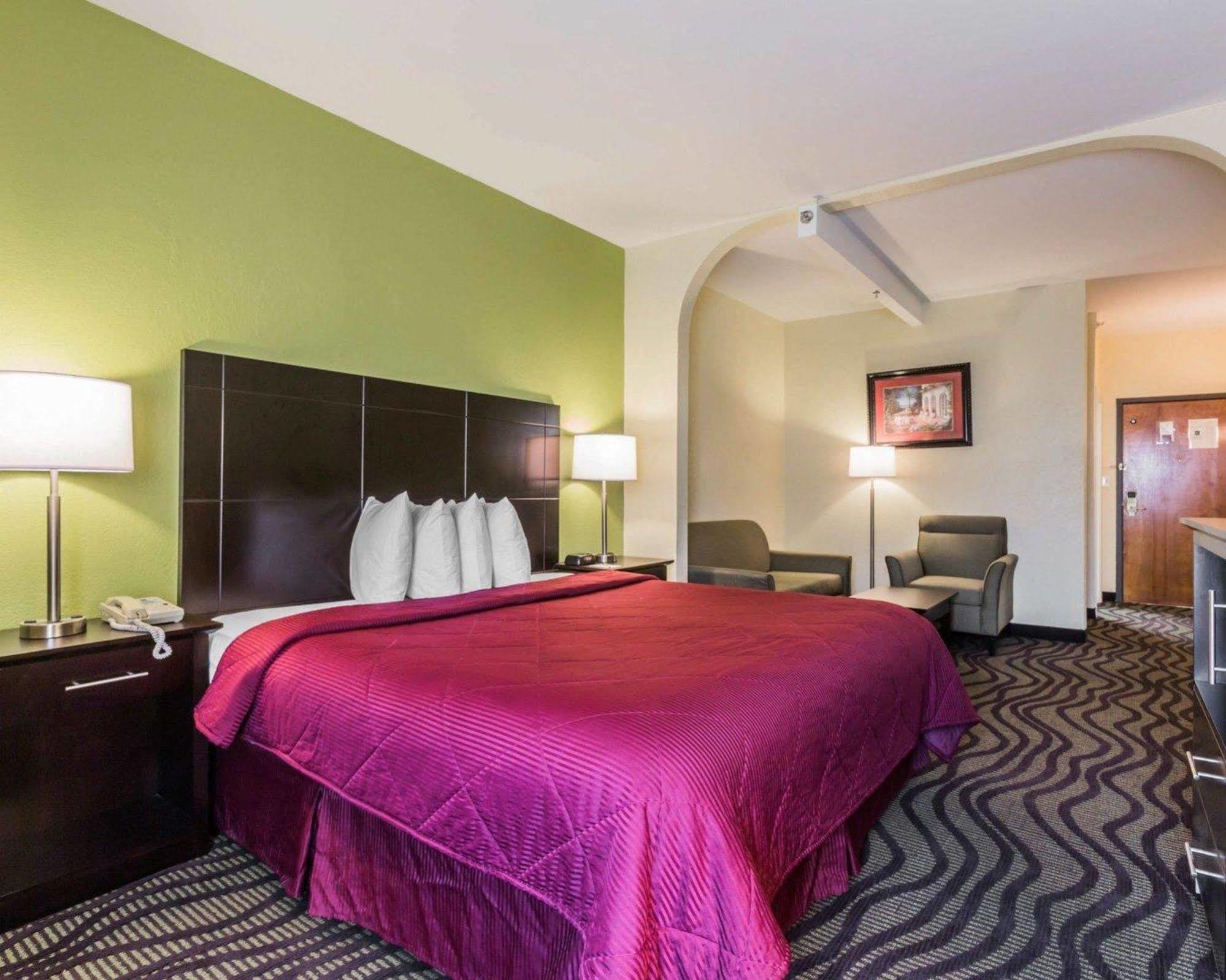 Quality Inn & Suites North Монтгомери Экстерьер фото