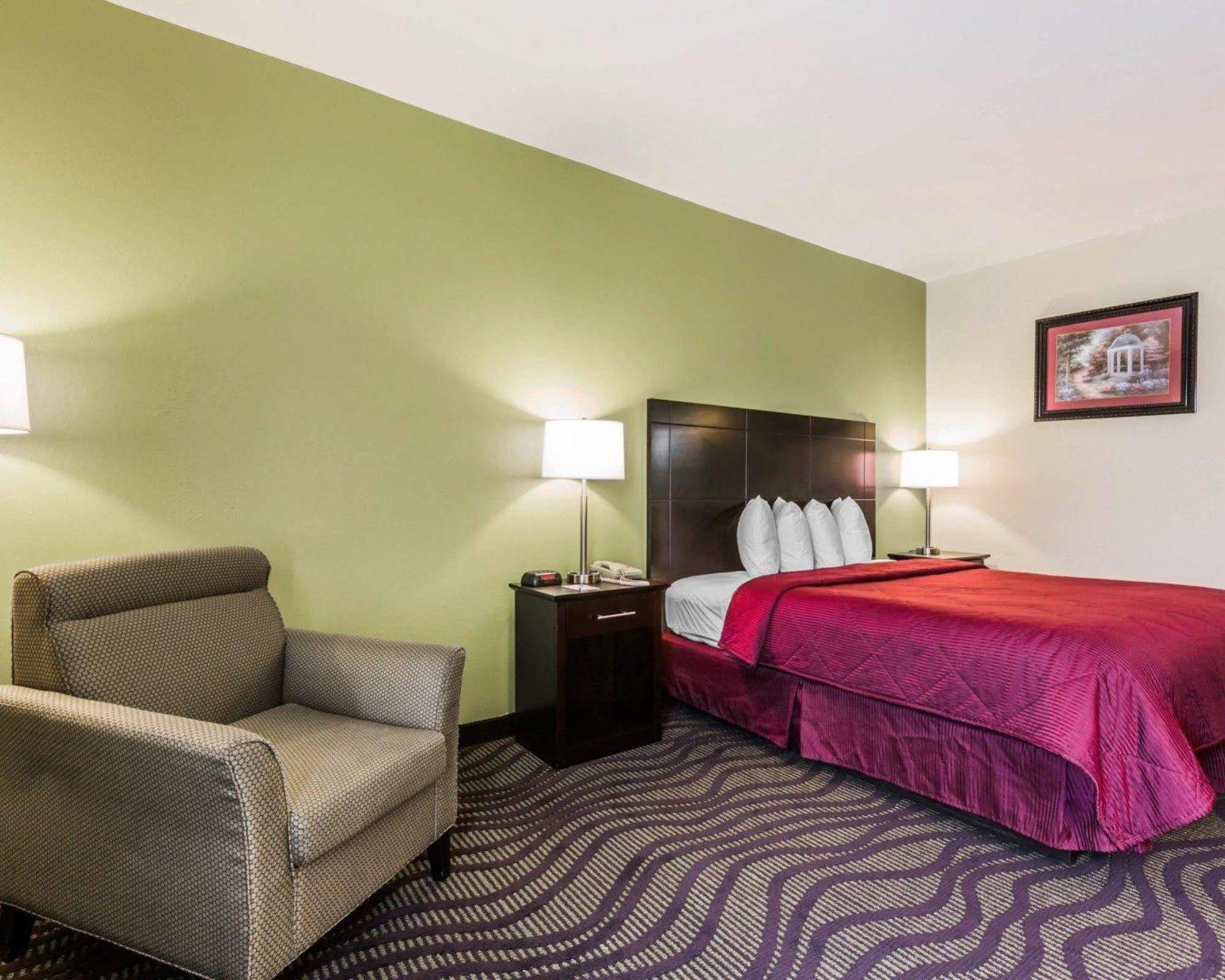 Quality Inn & Suites North Монтгомери Экстерьер фото