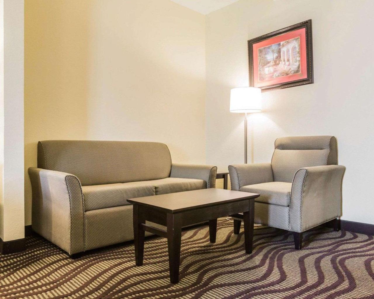 Quality Inn & Suites North Монтгомери Экстерьер фото