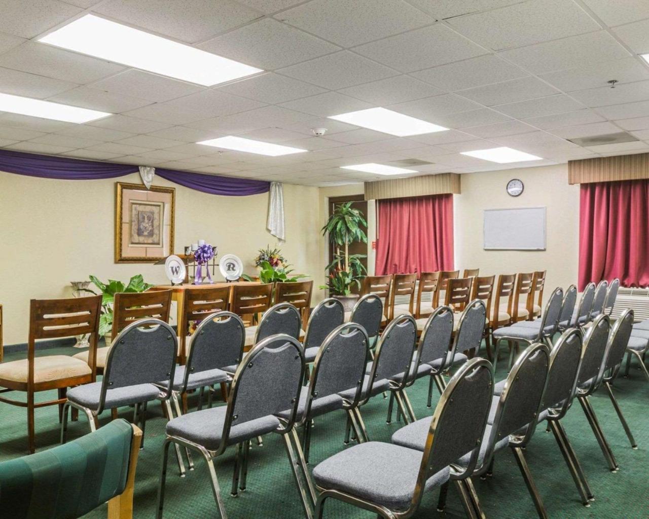 Quality Inn & Suites North Монтгомери Экстерьер фото